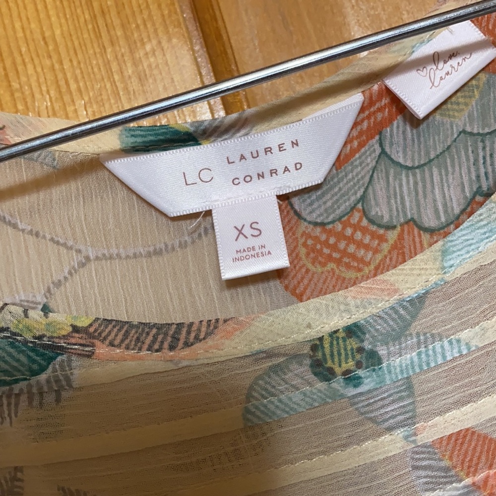 Lauren Conrad sheer floral top! - Picture 2 of 3